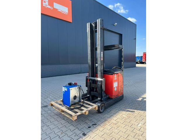 Linde R14 including charger, full electric, 1.400kg, 6695mm lifting height R14