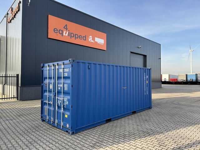 several pieces available: one way 20FT DV 8’6″ containers, many load securing points